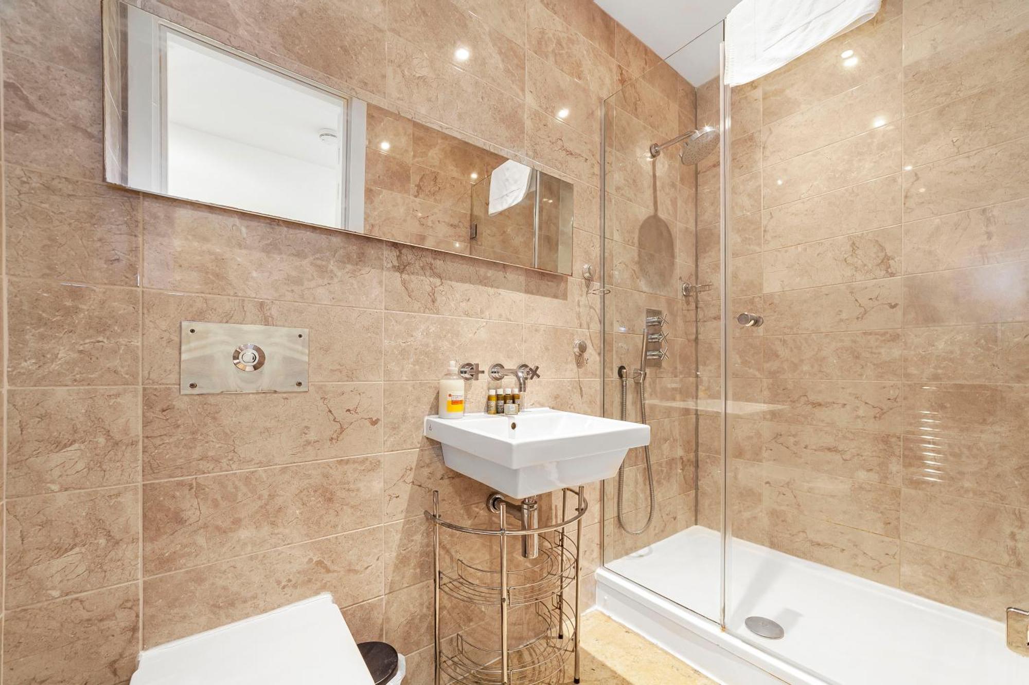 Deluxe Holborn Two Bedroom Apartment London Exteriör bild